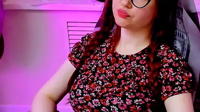 CarolGiggly live cam on StripChat