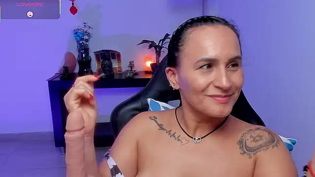 Sara_Charmy live cam on StripChat