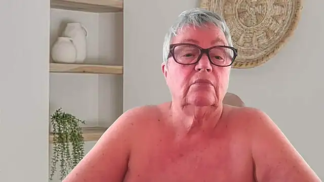 Mystery-Grandmother webcam