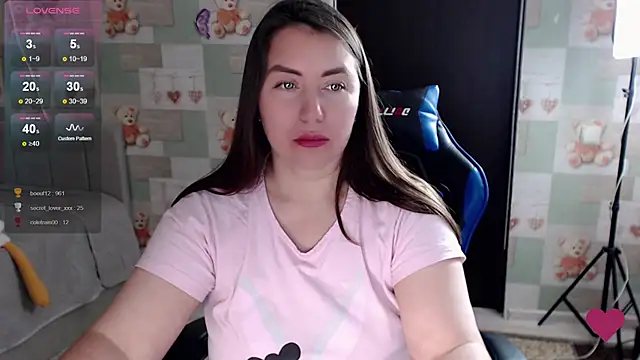 Korolek12 live cam on StripChat