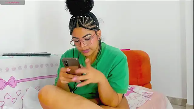moana_taylor live cam on StripChat