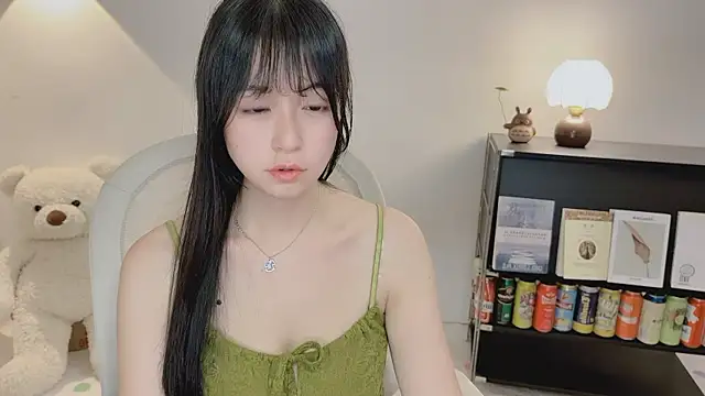 Onechestnut live cam on StripChat