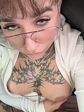 AliceShazaham_ webcam