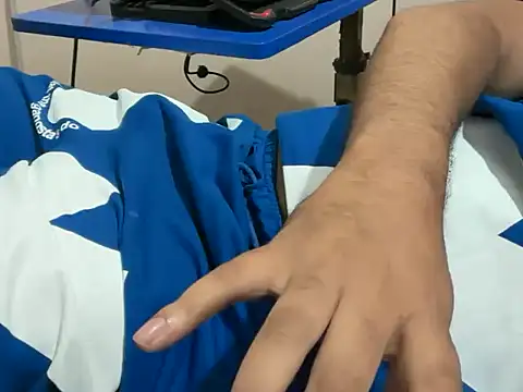 sexyboy09 live cam on StripChat