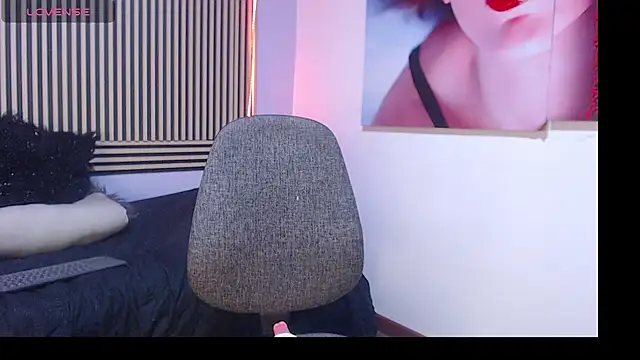 JuliethaFox webcam