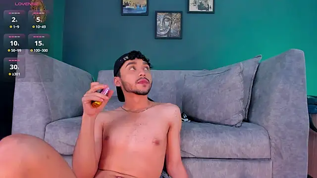 ReubenandScott live cam on StripChat