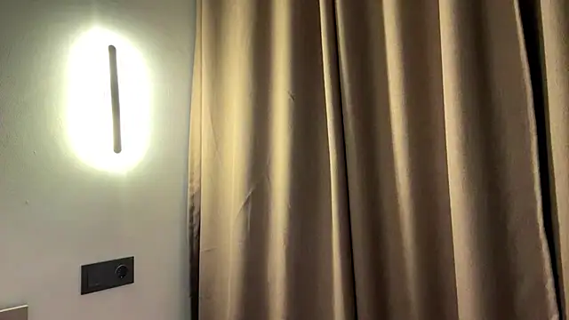 Ur_neighbor_Kira live cam on StripChat