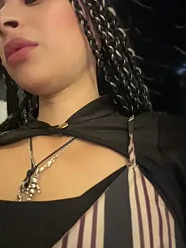 Sasha-firee live cam on StripChat