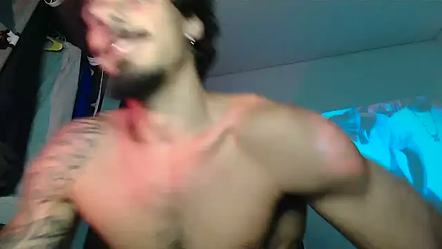 milkoffe live cam on StripChat