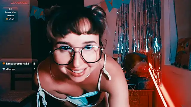 Cosmo_Riri live cam on StripChat