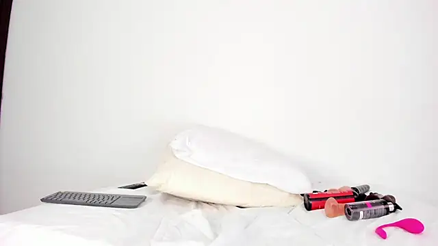 AgathaPember live cam on StripChat