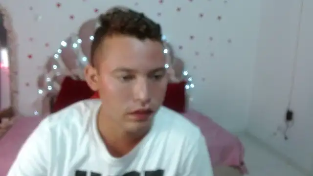 sven_fox723 live cam on StripChat