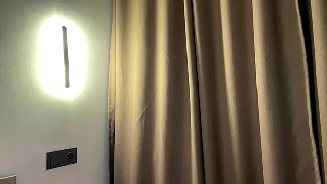 Ur_neighbor_Kira webcam