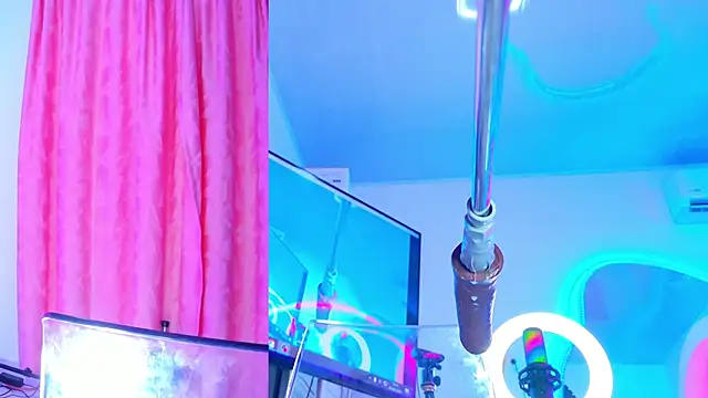 NathaxaLeans webcam