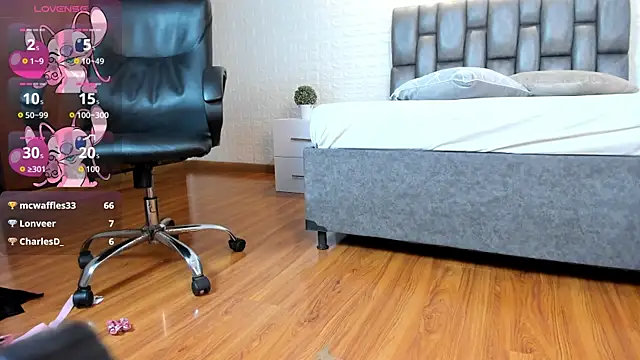 zoe_linss webcam
