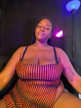 GirthGoddessCoco live cam on StripChat