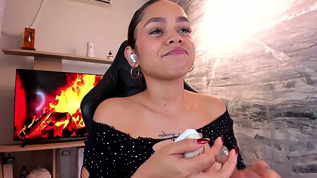 CarolineFyre webcam