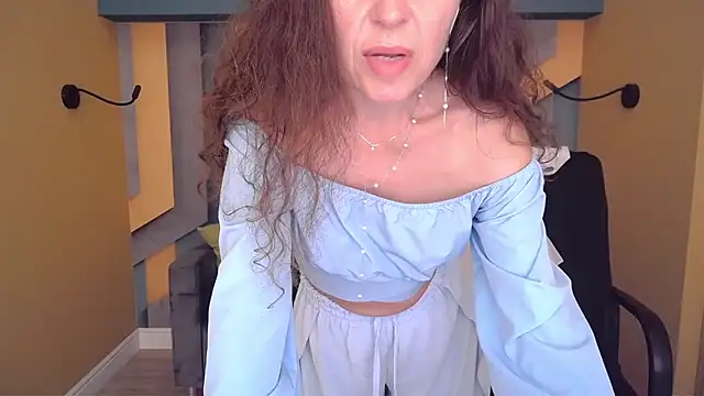 EllaLong live cam on StripChat