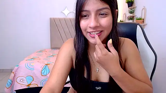 zara_cute live cam on StripChat