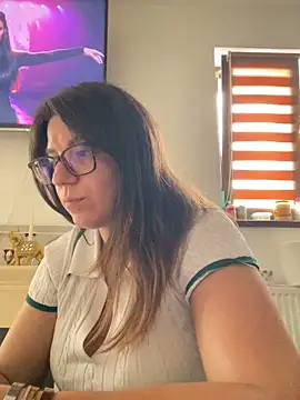 NadiraNoor webcam
