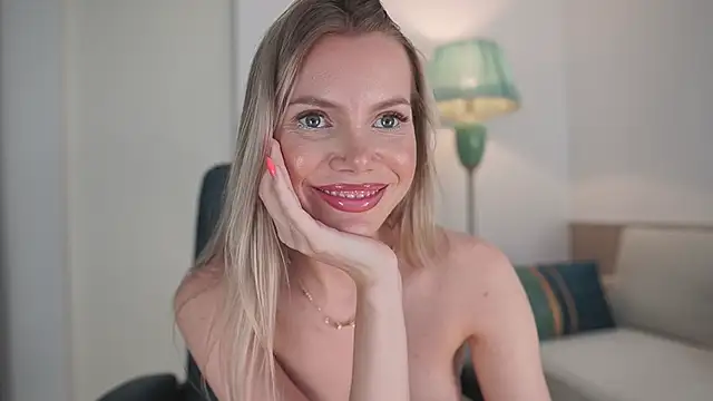Yvonna_One webcam