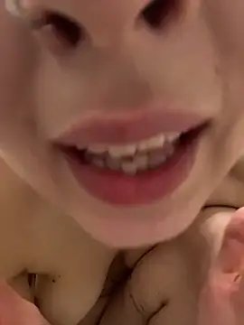Holly_Play webcam