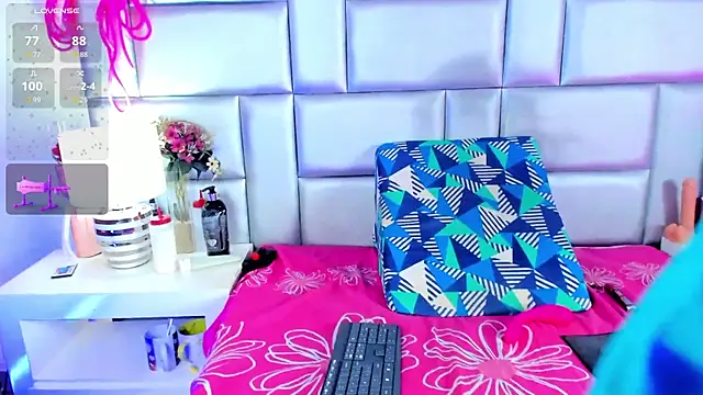 LovelyNickii webcam