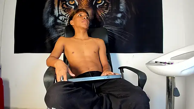tyler_twink_boy webcam