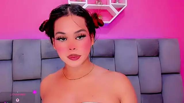 Michelle_San live cam on StripChat