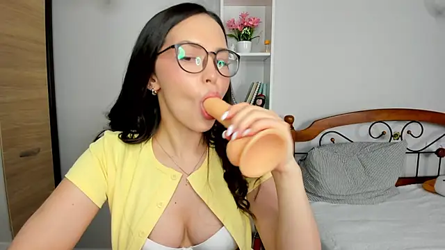 ameliyaa_sun webcam