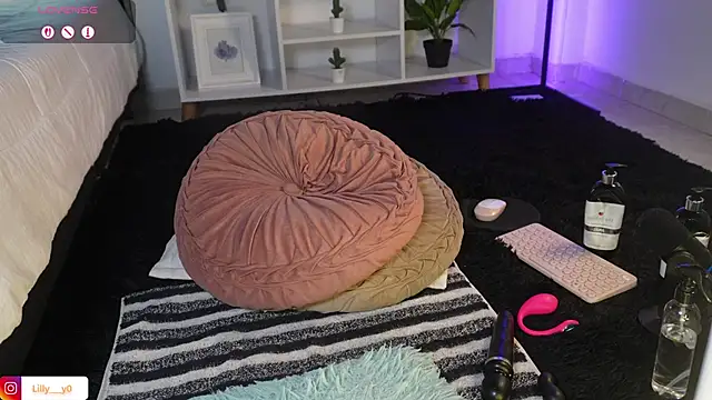 LillyDolls23 webcam