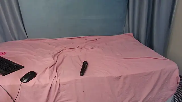 MilkyTitties webcam