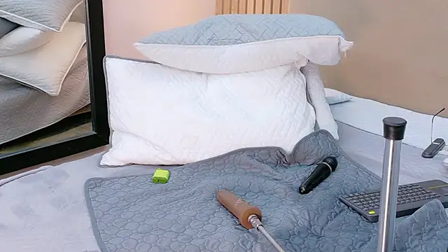 cielo_rivera webcam