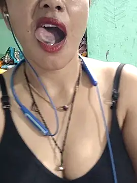 Piya-Naughty live cam on StripChat
