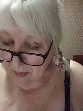 Alexia64231 live cam on StripChat