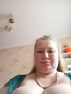 KiraStanton webcam