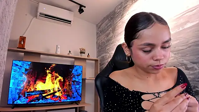CarolineFyre webcam
