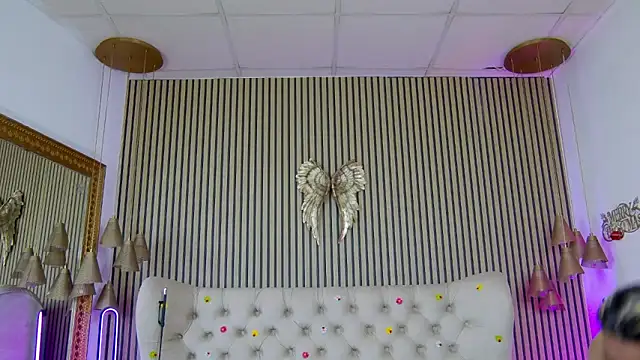 PlayfulShow live cam on StripChat