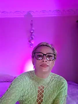 LunaBlaise live cam on StripChat