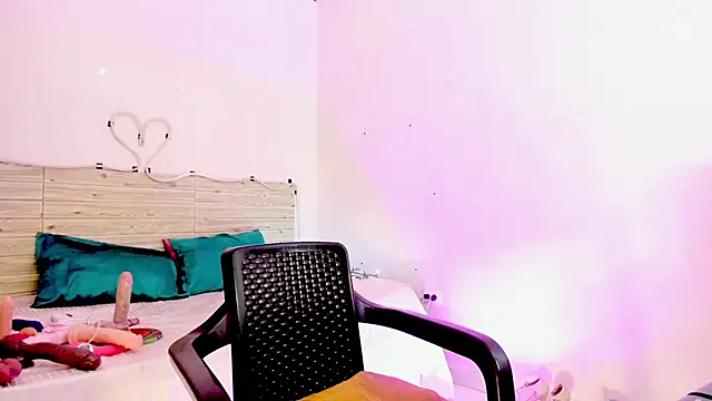 lilahSweet webcam