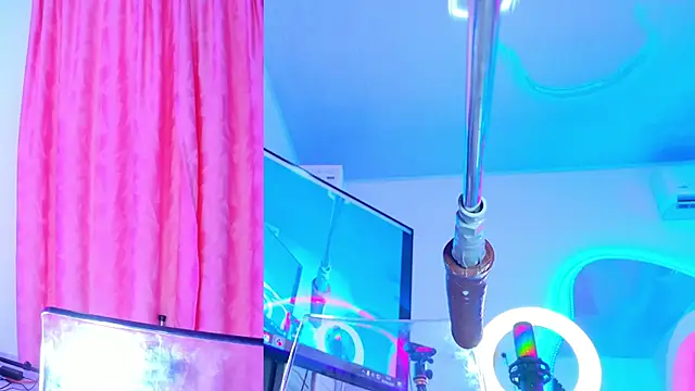 NathaxaLeans webcam