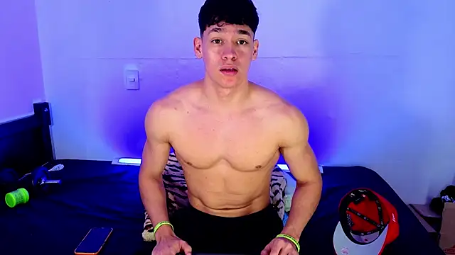 Luke_Muscle webcam