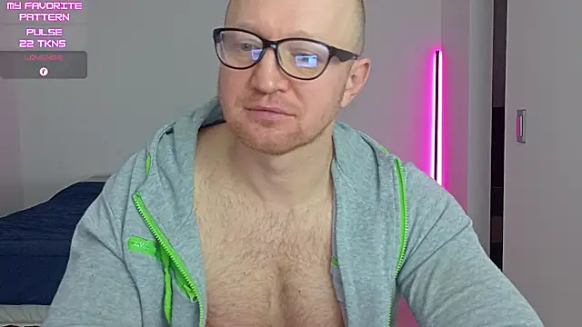 kevintyler69 live cam on StripChat
