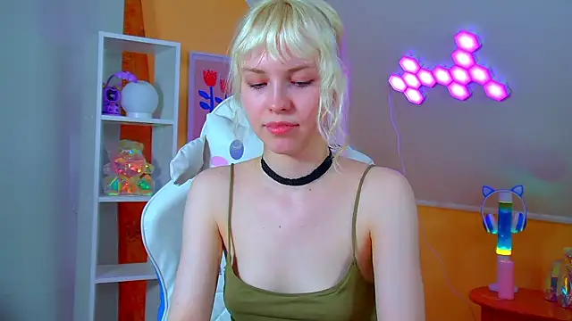 HannahHollis live cam on StripChat