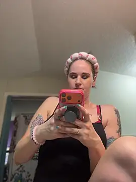 lolabunny9 (F milf) - It’s FREEDOM month