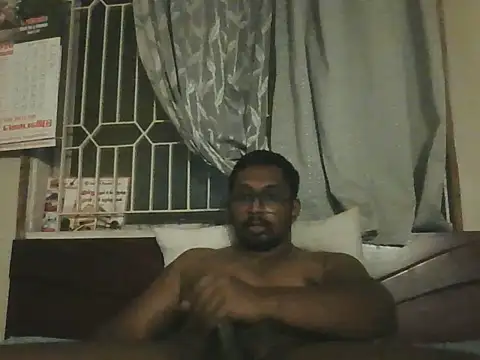 Straightchennaibull webcam