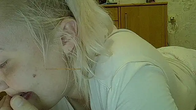 CurvyWild_Lady30 webcam