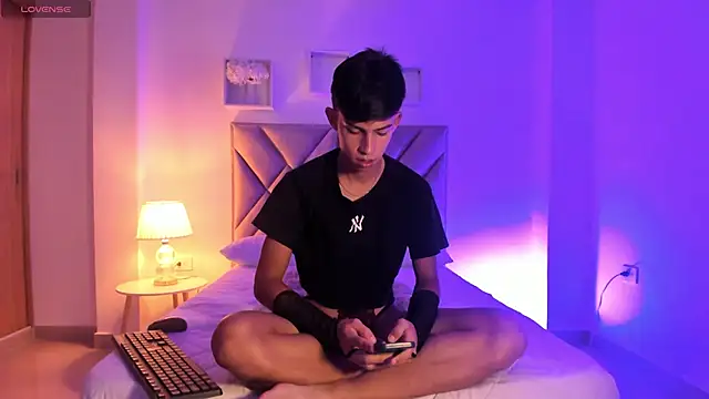 Baby_noahtt webcam