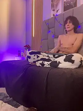 Mika_love_milo webcam