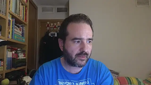 curiosillo83 live cam on StripChat